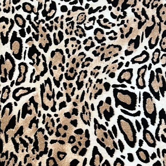 CHICOS the Ultimate Tee Lightweight Rayon/Spandex Long Sleeve Animal Print - Picture 2 of 6